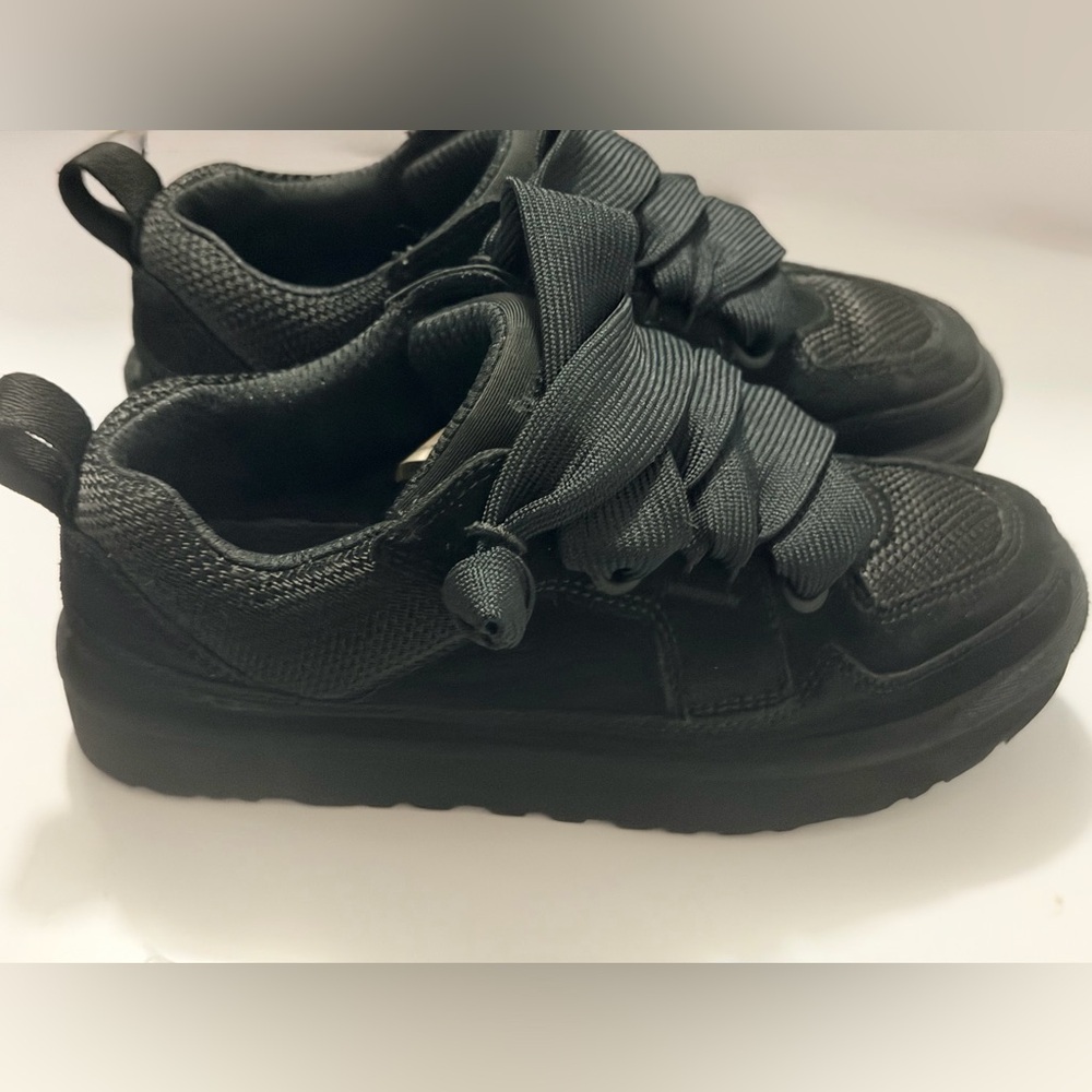 Women’s Black Suede Casual Sneakers - Picture 4 of 11